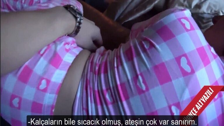 sitma geciren yeni karisinin kizina orgazm gecirtti.jpg