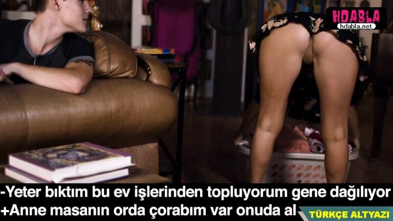 annem yere dokulen camasirlari toplarken egilince etegi siyrildi.jpg